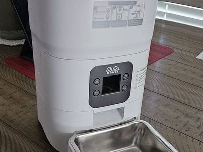 Smart Automatic Cat Feeder - 6-L Reliable Automatic Dog, Cat Food Dispenser with Display LCD Screen for Easy Set Up - (White)