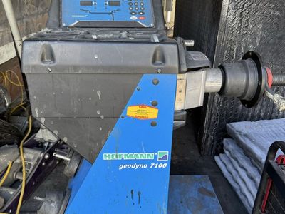Hoffman GEODYNA 7100 HNA Wheel Balancer