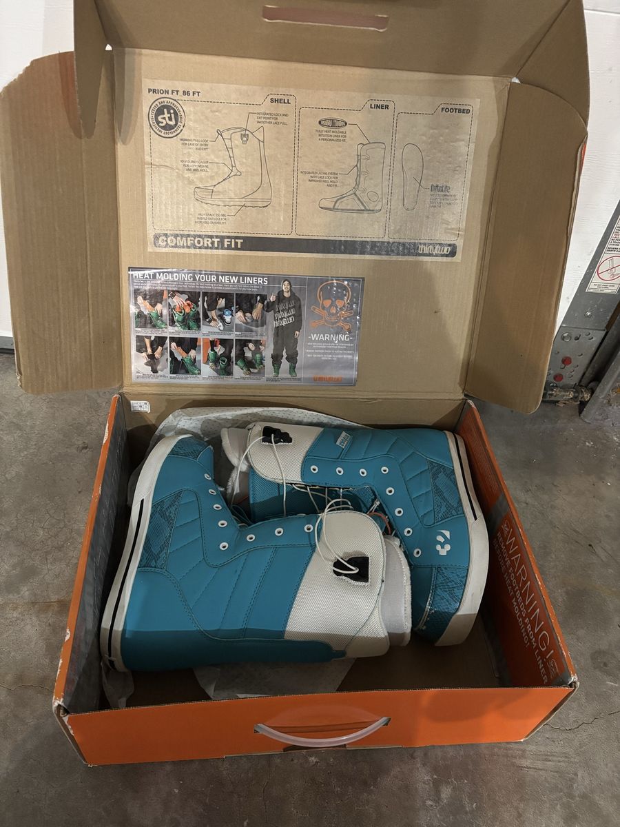 Womens snowboard boots size 8.5
