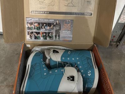 Womens snowboard boots size 8.5