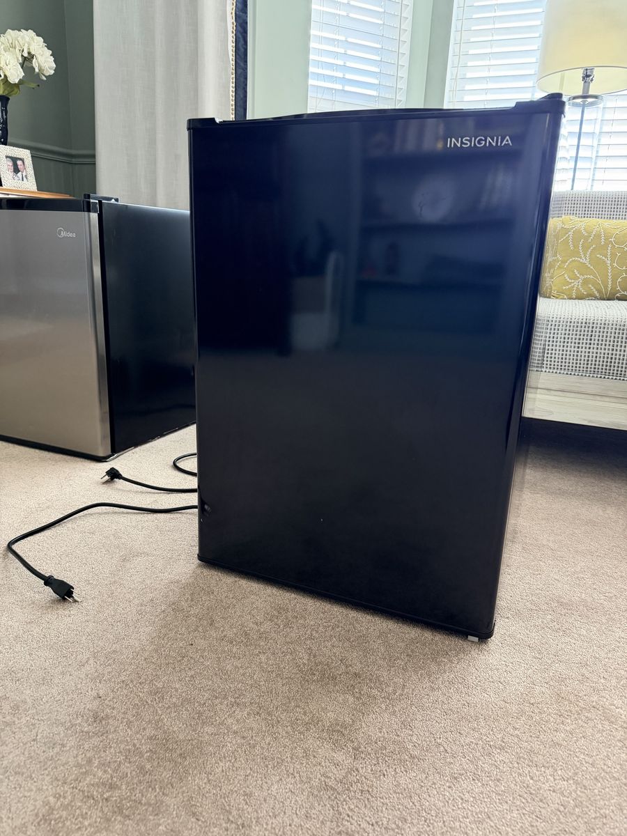 Insignia Mini Refrigerator Black (no freezer) 