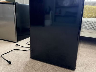 Insignia Mini Refrigerator Black (no freezer)