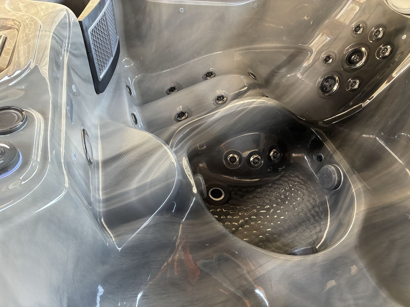 Main image 7