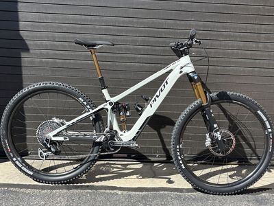 2026 Pivot Shuttle SL