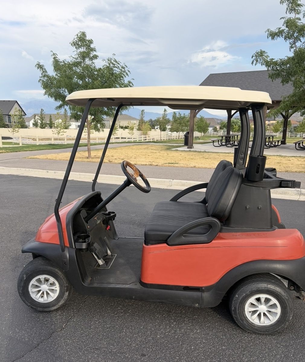 Golf cart club car president.