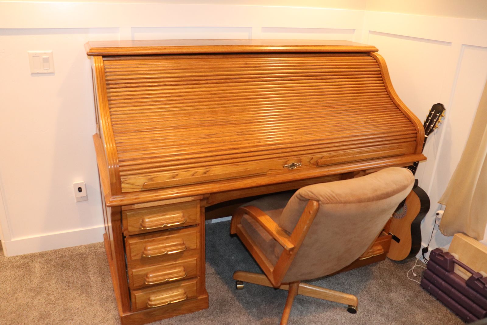 Classic Solid Wood Roll-Top Desk – Timeless & Fully Functional