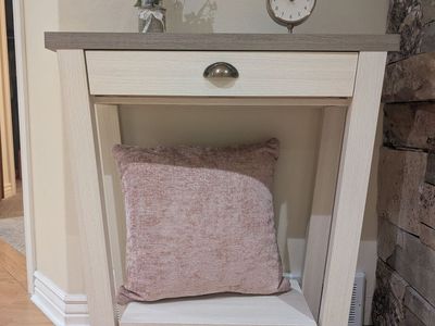 Accent / Entry Table - Excellent Condition, Like New