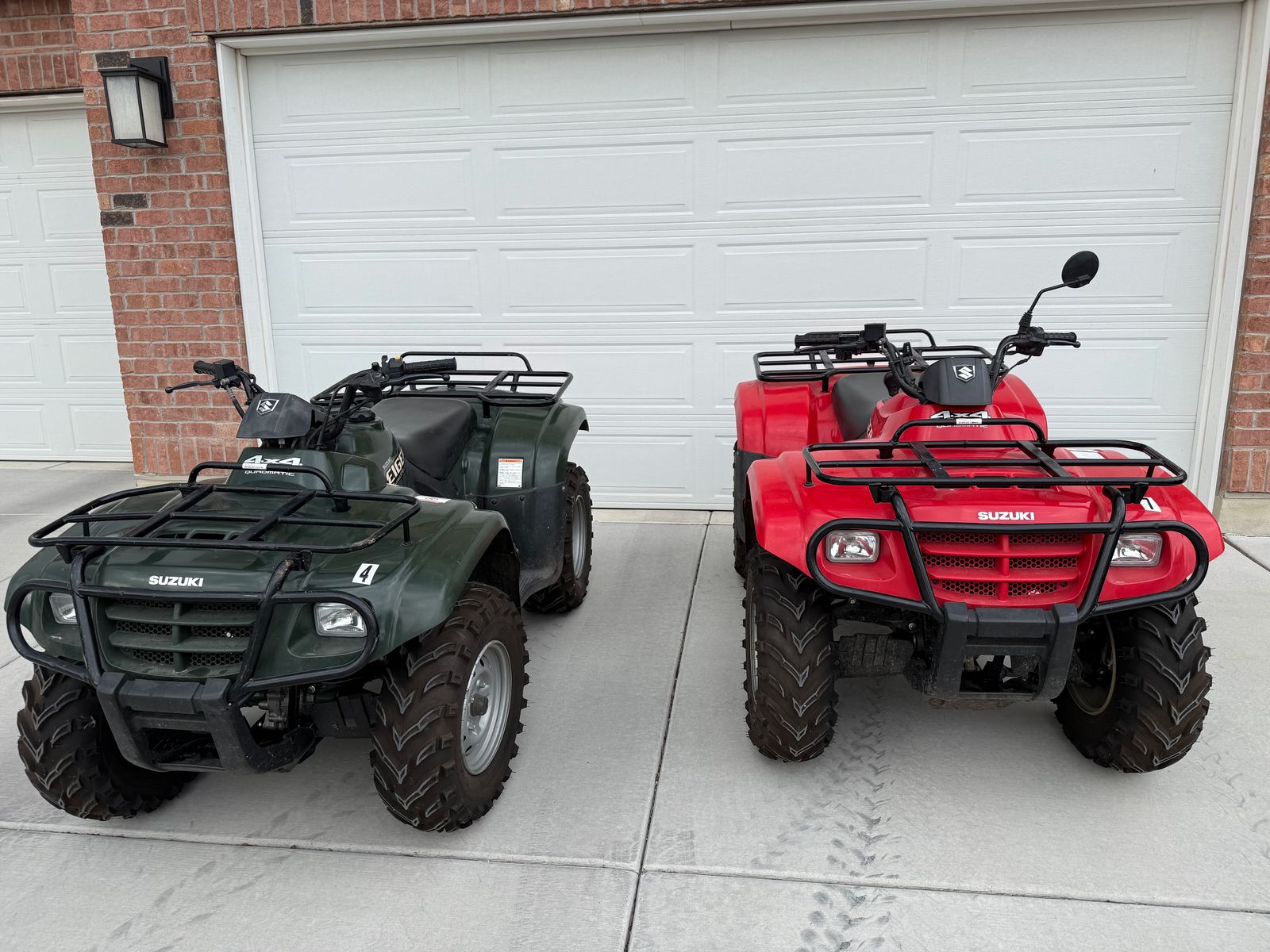 2 x Suzuki Eigers 400 4x4 + Echo trailer