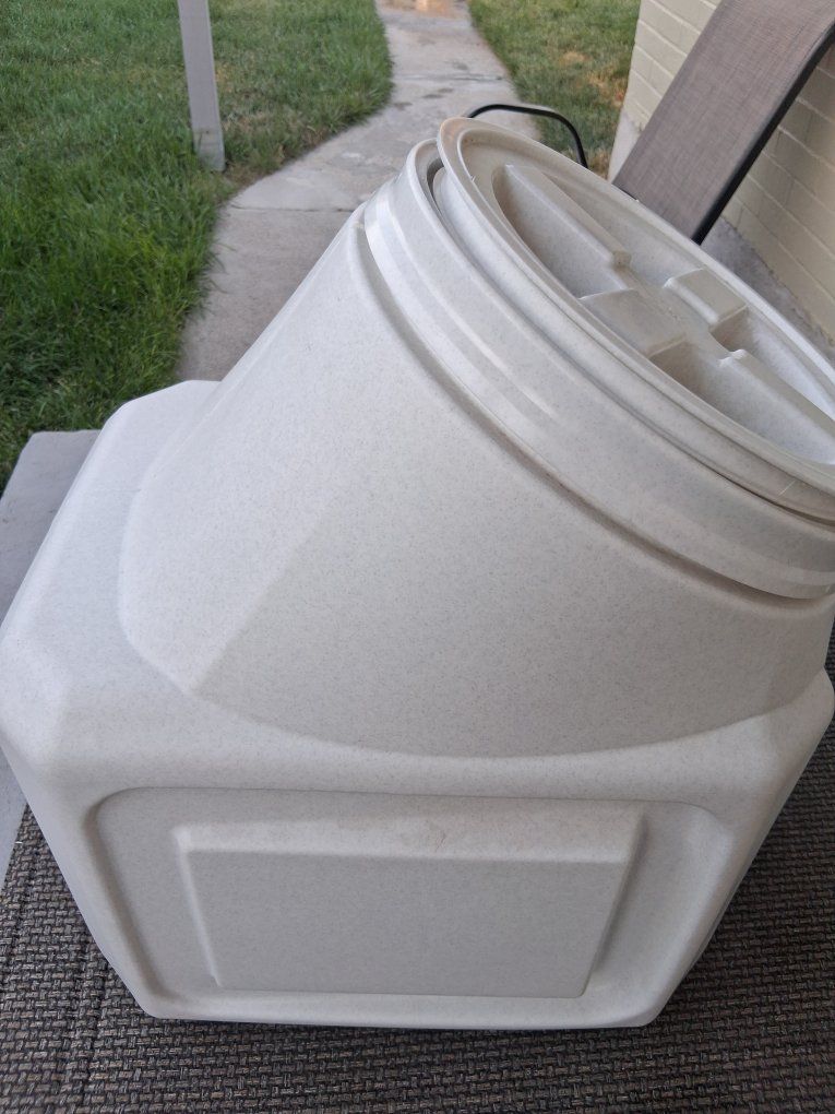 Food Storage Container with Gamma Seal Lid, Light Tan, Square Base