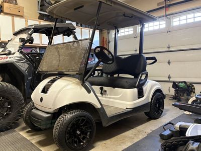 Yamaha G29 Gas Golf Cart with Black SS Rims and New tires.