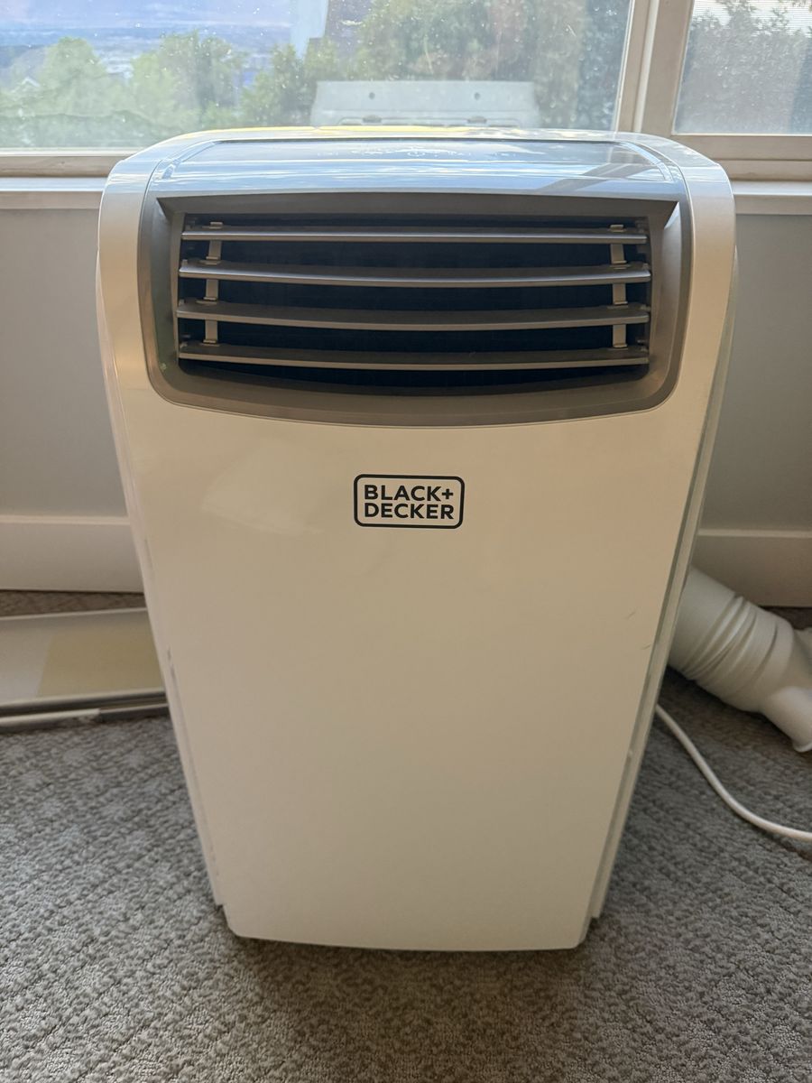 BLACK+DECKER 12,000 BTU Portable Air Conditioner (BPACT12WT) - Used