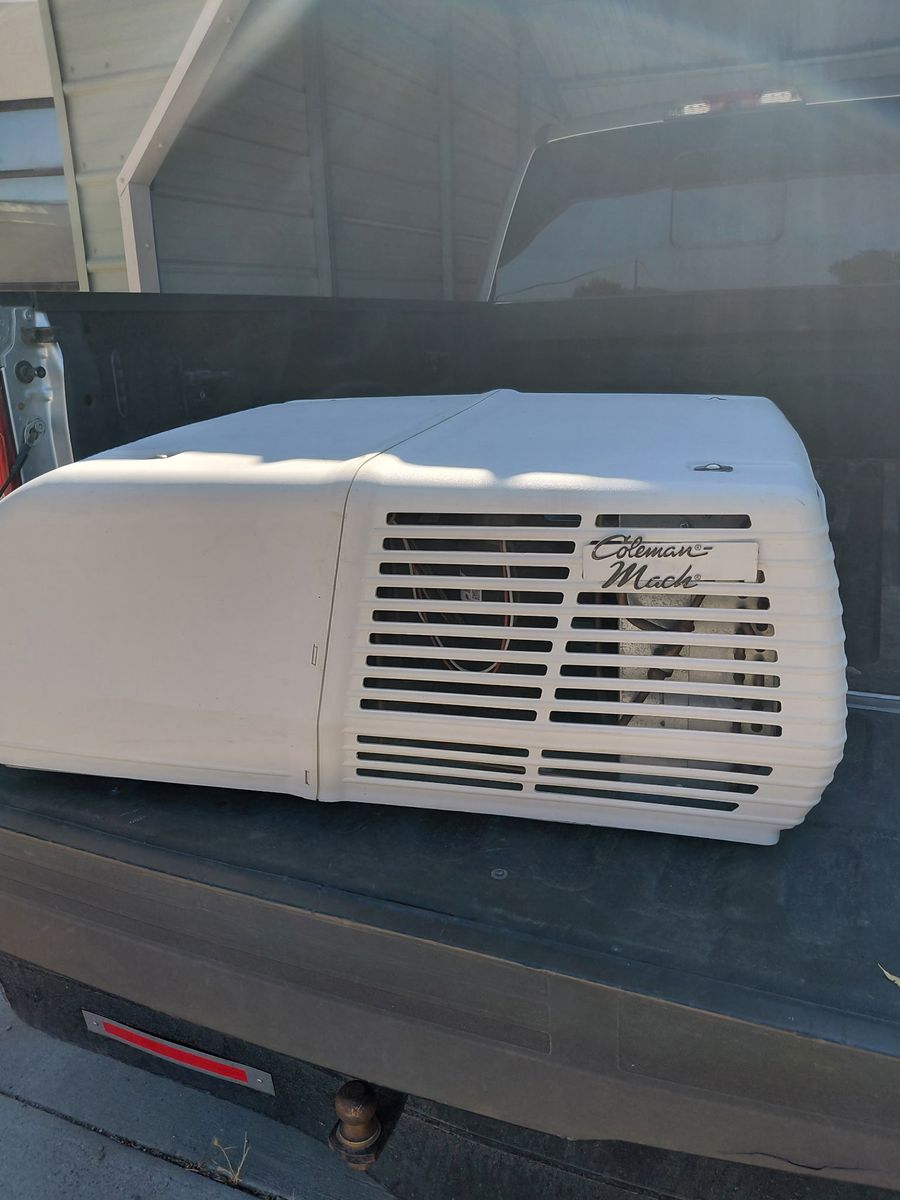 COLEMAN MACH ROOFTOP RV AIRCONDITIONER