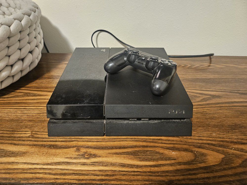 Playstation 4 Launch Model CUH-1001A With upgraded 1tb SSHD