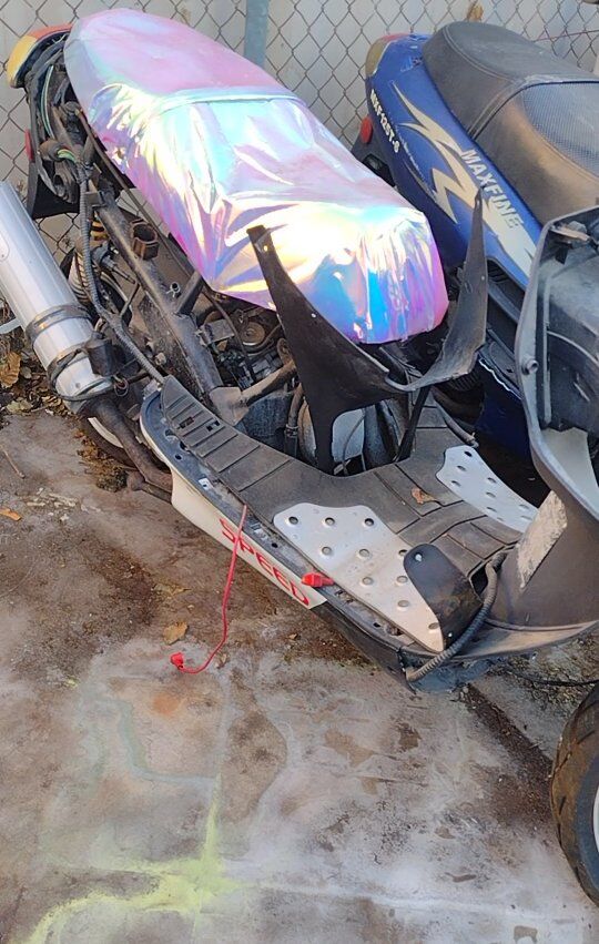 two motorcycles for parts or fix I have the tile o