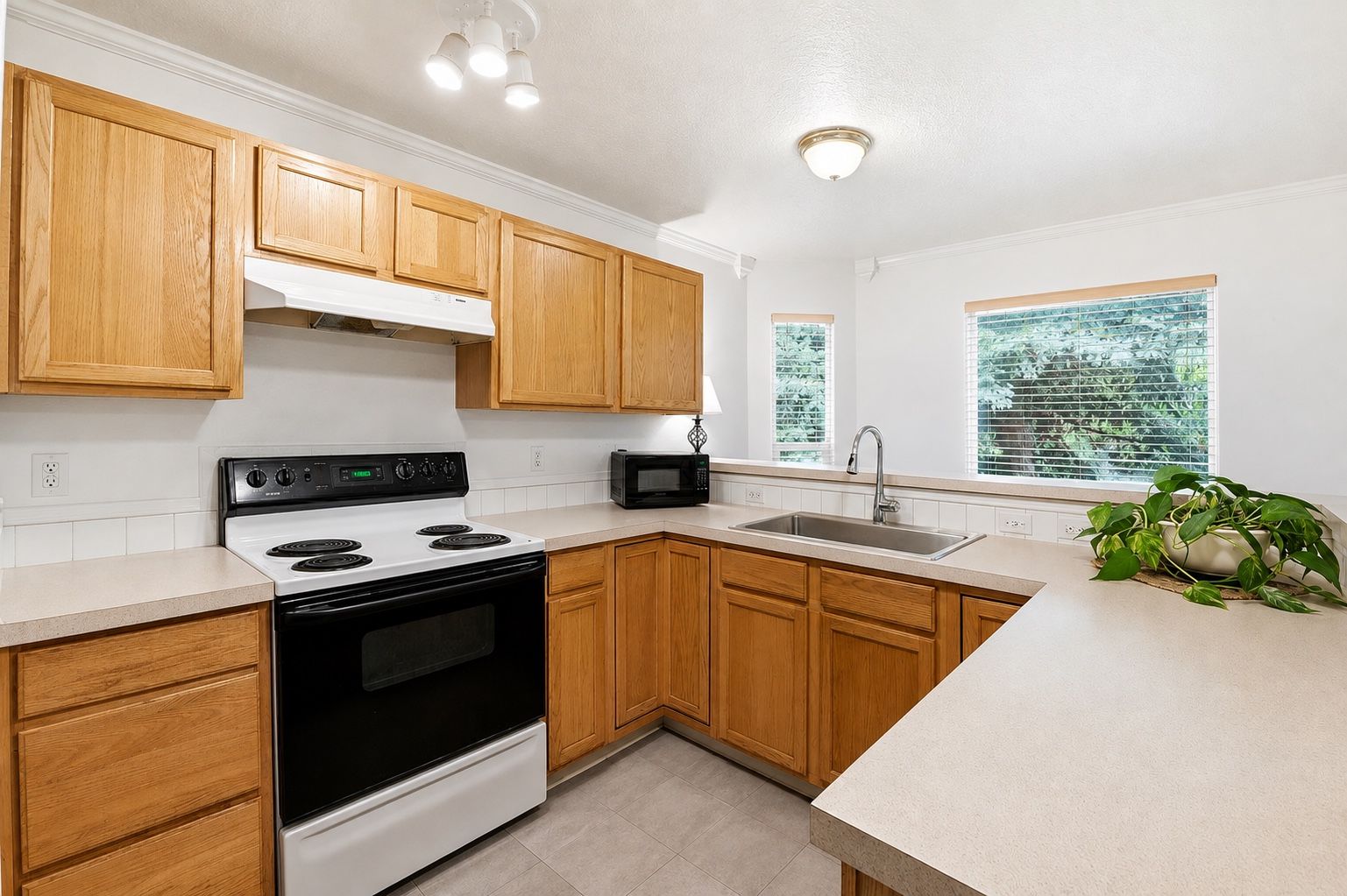 Solid Oak Kitchen Cabinets – Complete Cabinet Set Only