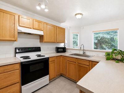 Solid Oak Kitchen Cabinets – Complete Cabinet Set Only