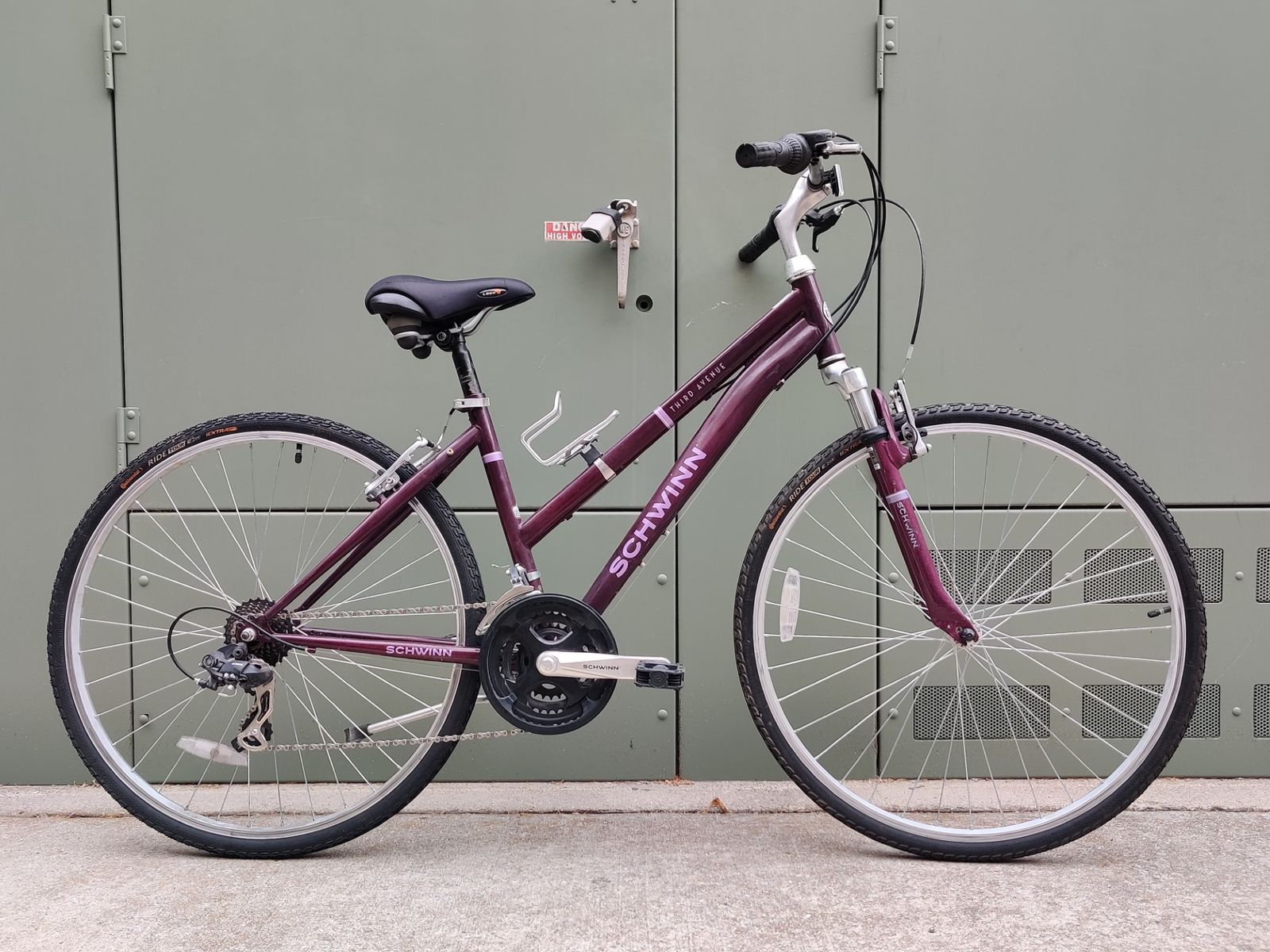 Schwinn Third Avenue Bike SB155-26