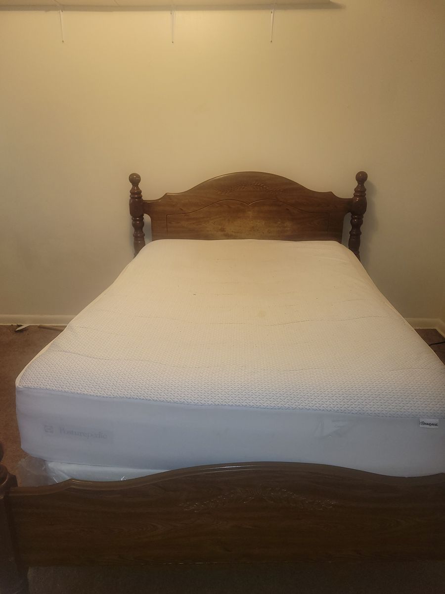 Full/Queen Size frame and mattress