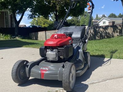 Honda HRX217HXA – Premium Self-Propelled Lawnmower