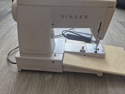 Singer sewing machine model 237 style 533