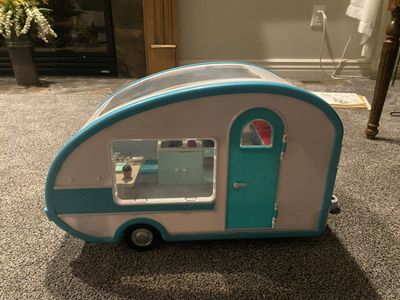 Doll’s toy trailer