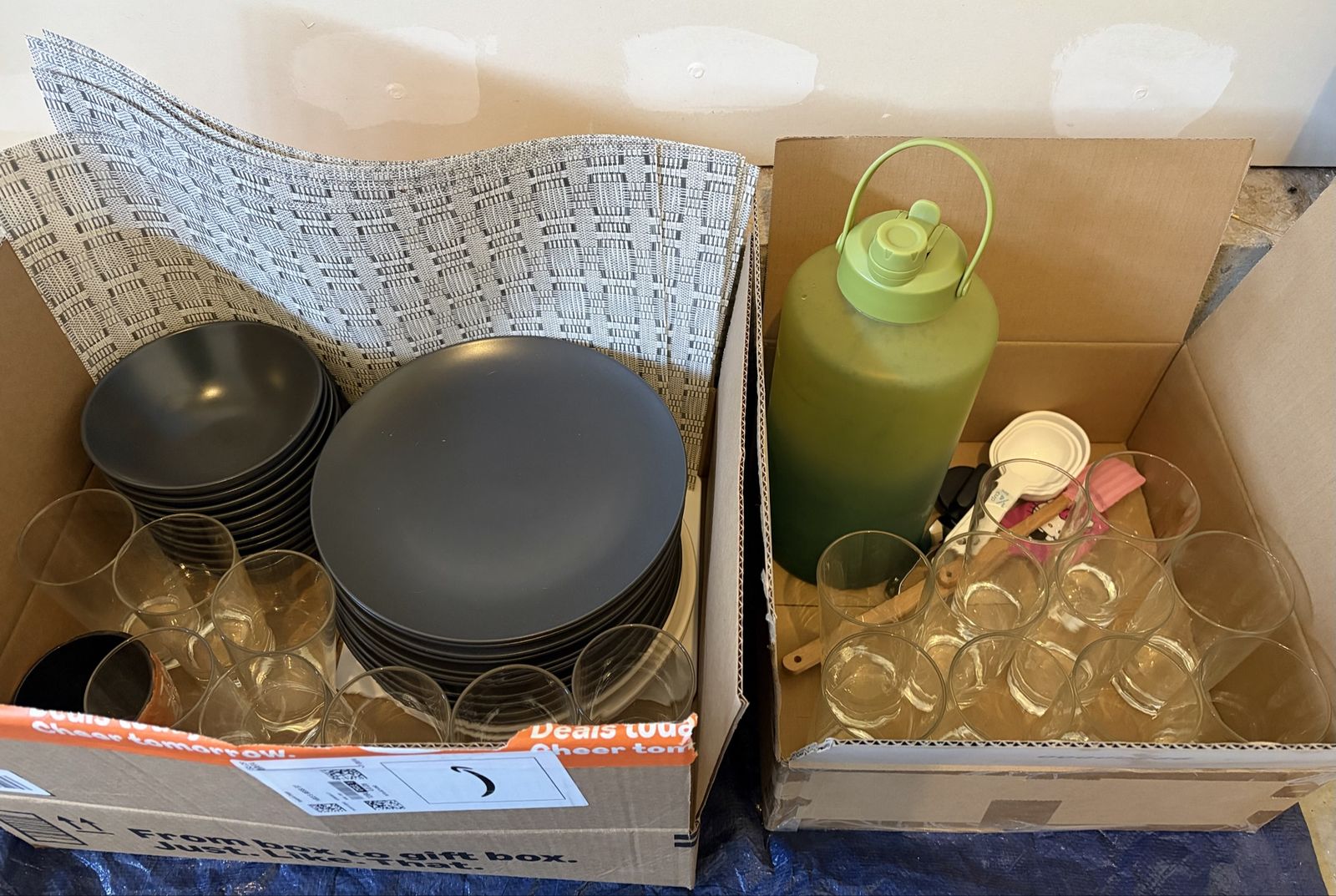 Stoneware & Glasses Set