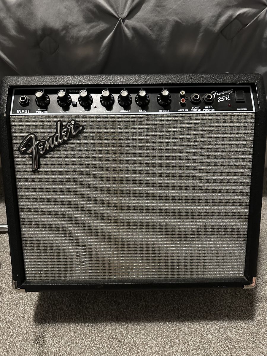Fender Frontman 25R Amp, Tradition Electirc Guitar