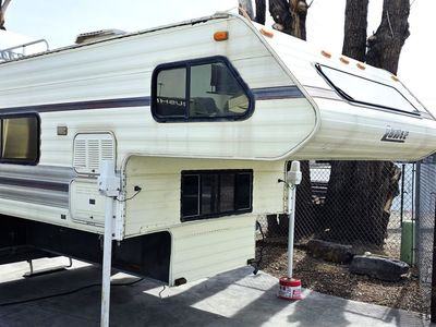 1991 Lance 480 (9.6) Long Bed Truck Camper, Electric Leveling fully self contained