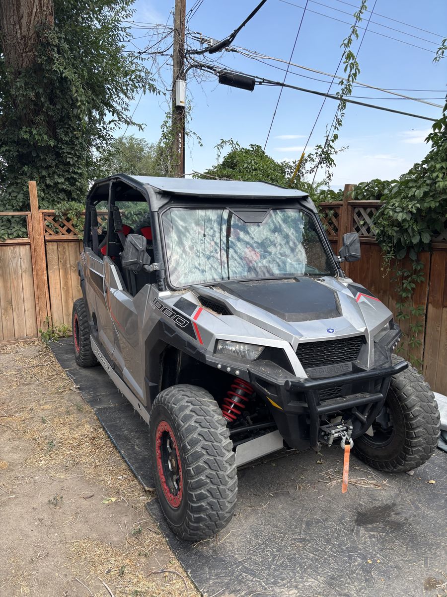 Polaris general and trailer 