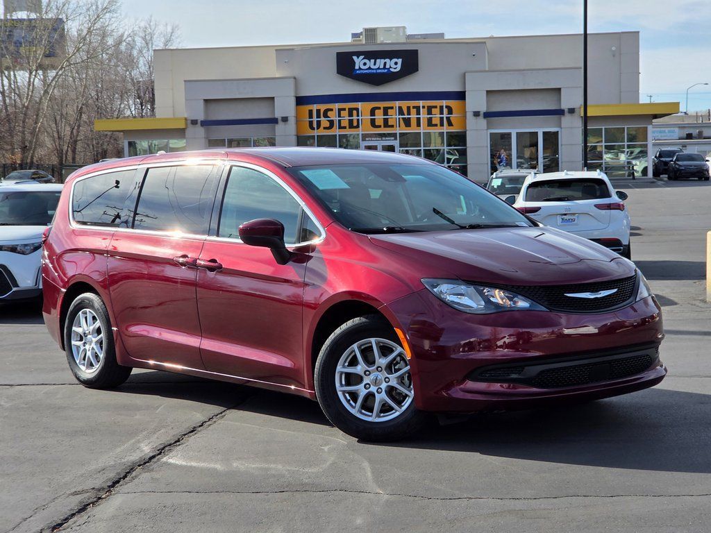 2023 CHRYSLER VOYAGER LX