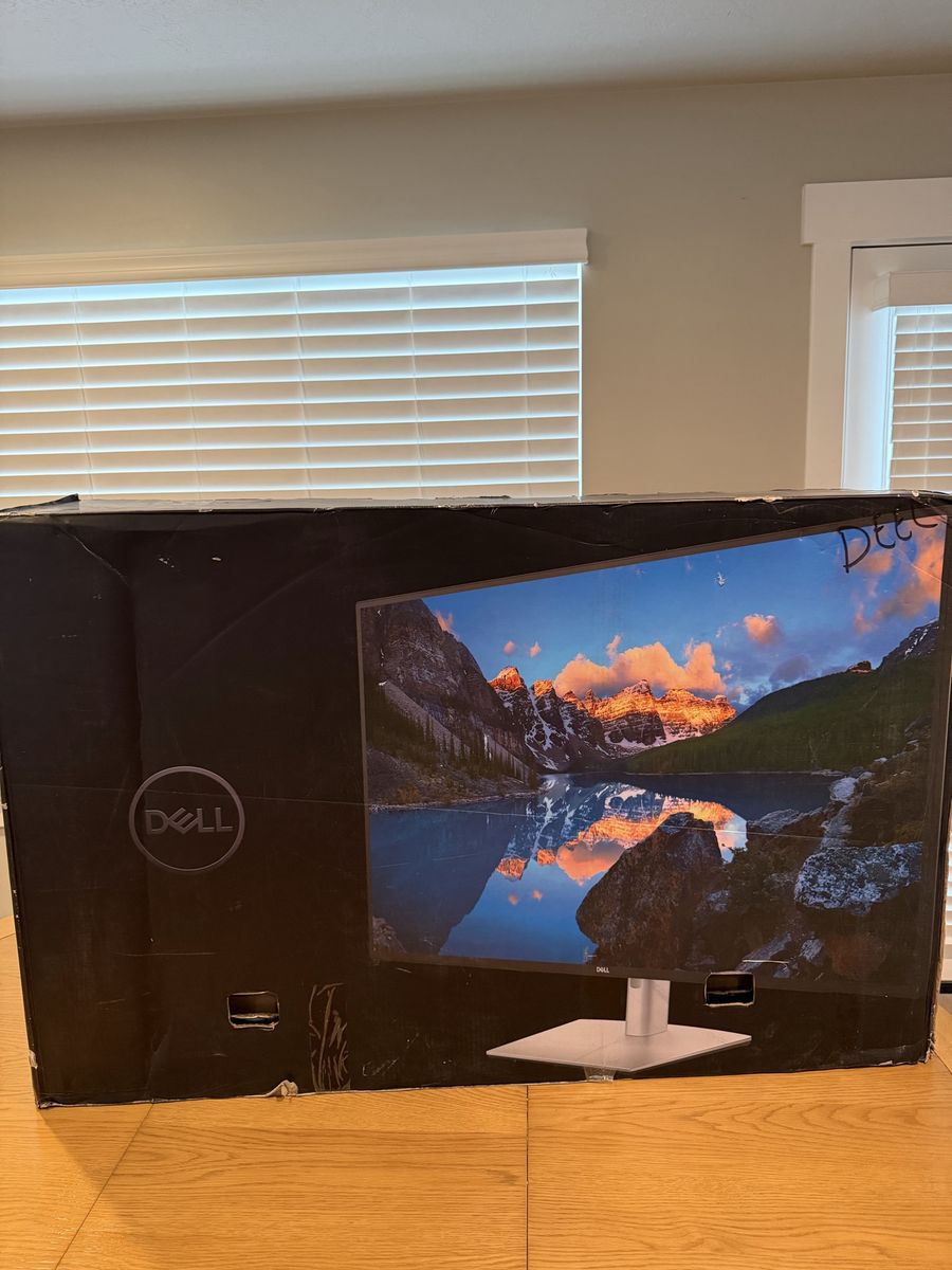 New Dell 43 inches 4k computer monitor with usb-c hub