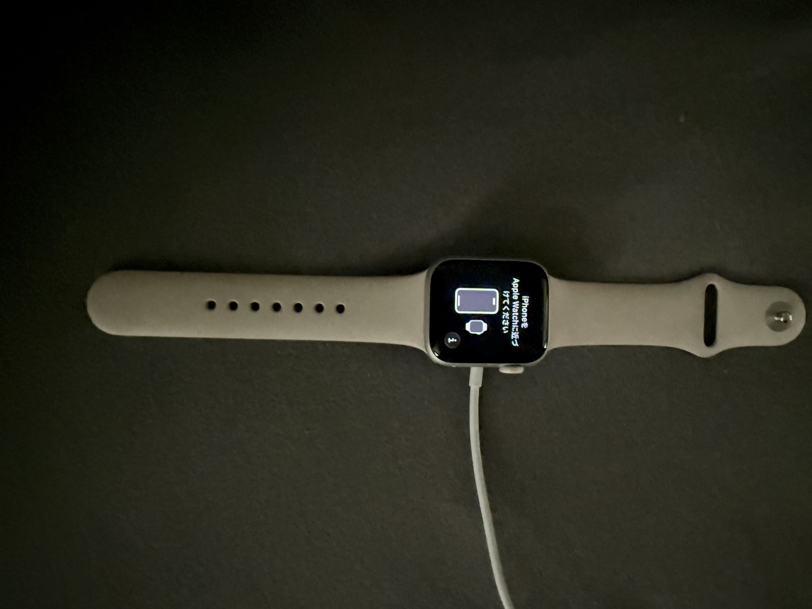 Apple Watch SE 40mm GPS, Aluminum Case, Starlight Sport Band - Excellent Condition