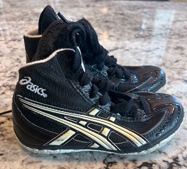 ASICS Fuerte Men's Wrestling Shoes SIZE K11 VERY VERY SLIGHTLY USED
