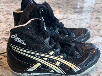 ASICS Fuerte Men's Wrestling Shoes SIZE K11 VERY VERY SLIGHTLY USED