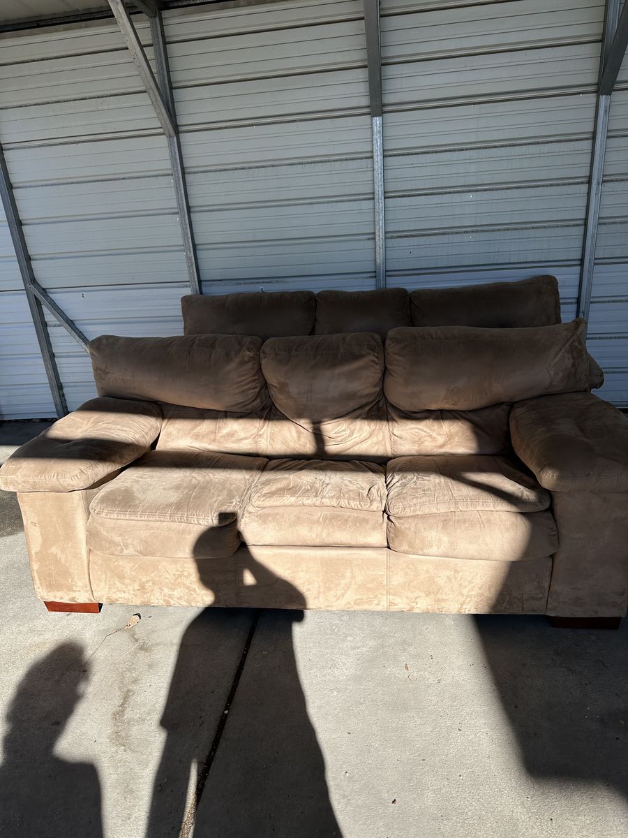 Free Sofa Set