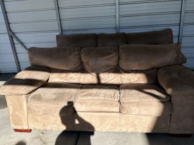 Free Sofa Set