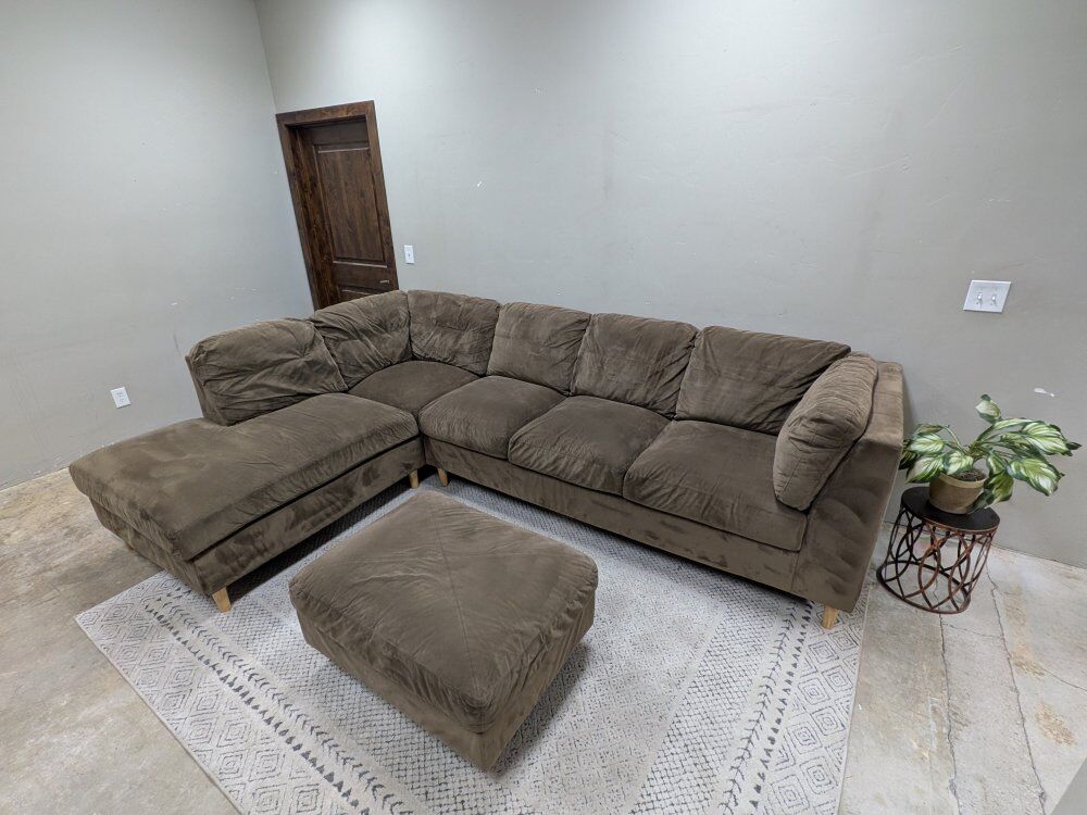 *FREE Delivery* 2-Piece Sectional Couch