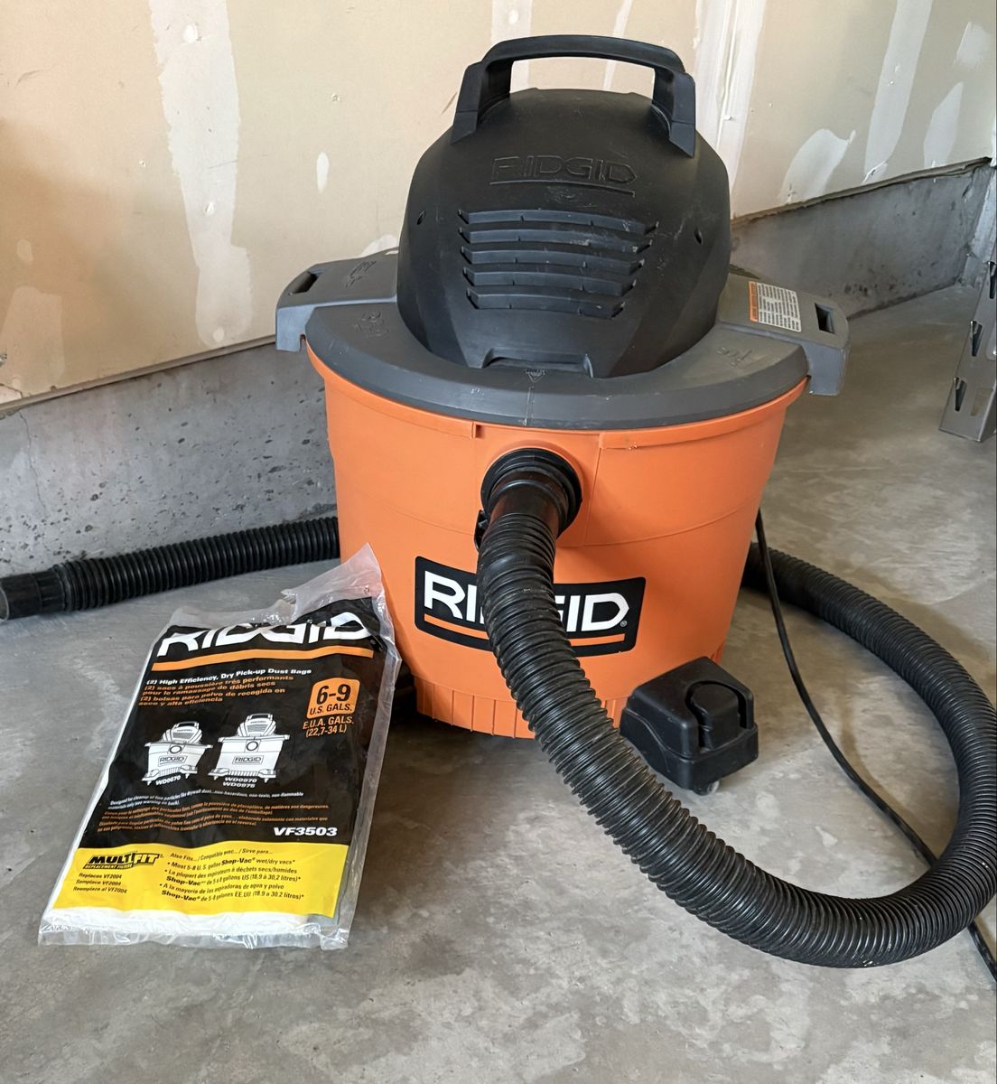 RIDGID 16 Gal. 6.5 Peak HP Wet/Dry Shop Vacuum with Detachable Hose. Includes a 2 pack of High Efficiency, Dry Pick-up Dust Bags