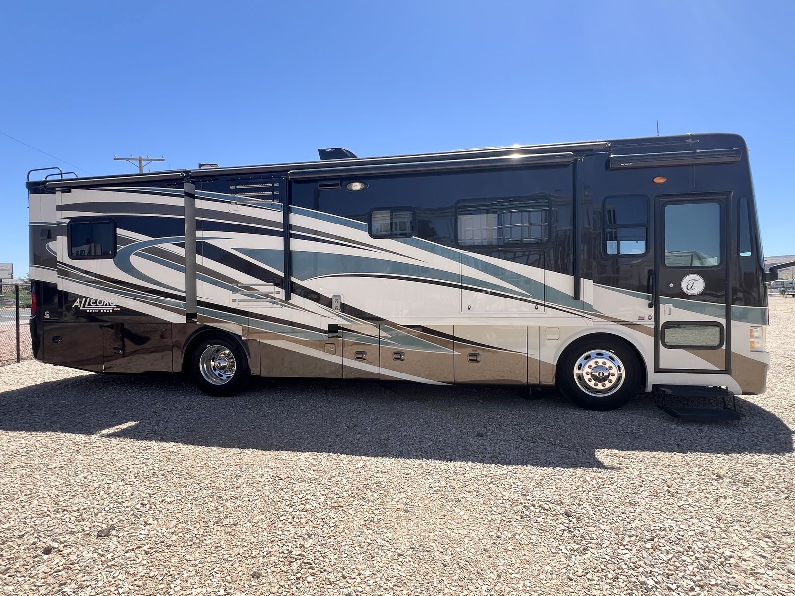Well Cared For Luxury Diesel Pusher, 4 Slides, Under 40k Miles
