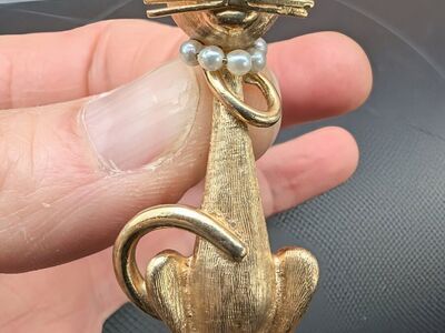14k stamped Gold Cat Brooch
