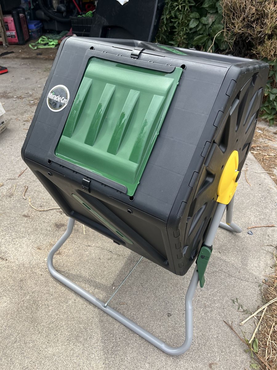 Miracle Gro 28 gal tumbling composter