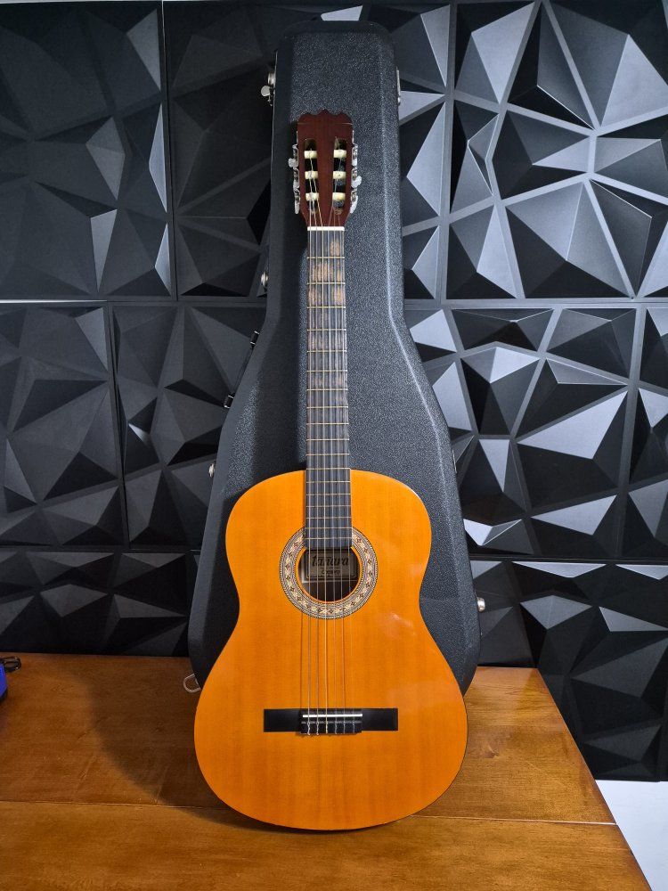 Vintage Tanara ON30 Classical Acoustic Guitar with Hard Case - Made in Korea