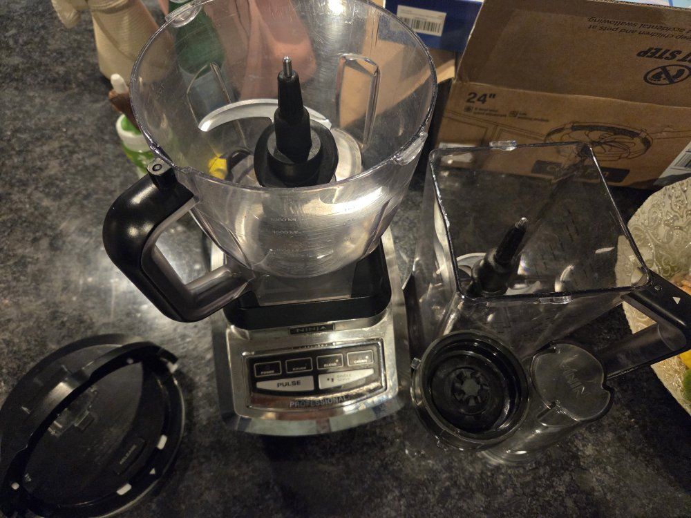 Ninja Professional Plus Blender with Auto-iQ (BN701) - 1400 Peak Watts, XL Total Crushing Pitcher