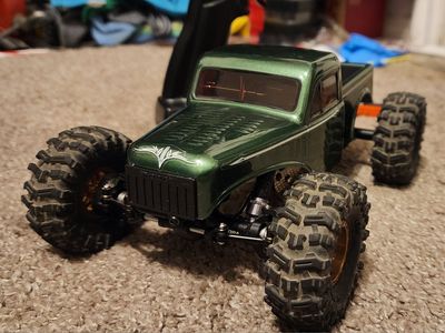 RNDRC v3 trx4m rock crawler!