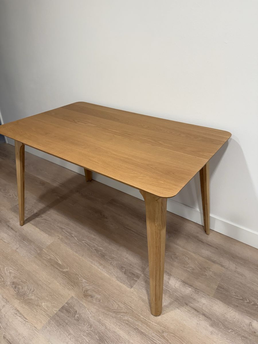 Modern Light Wood Dining Table - Rectangular, Minimalist Design