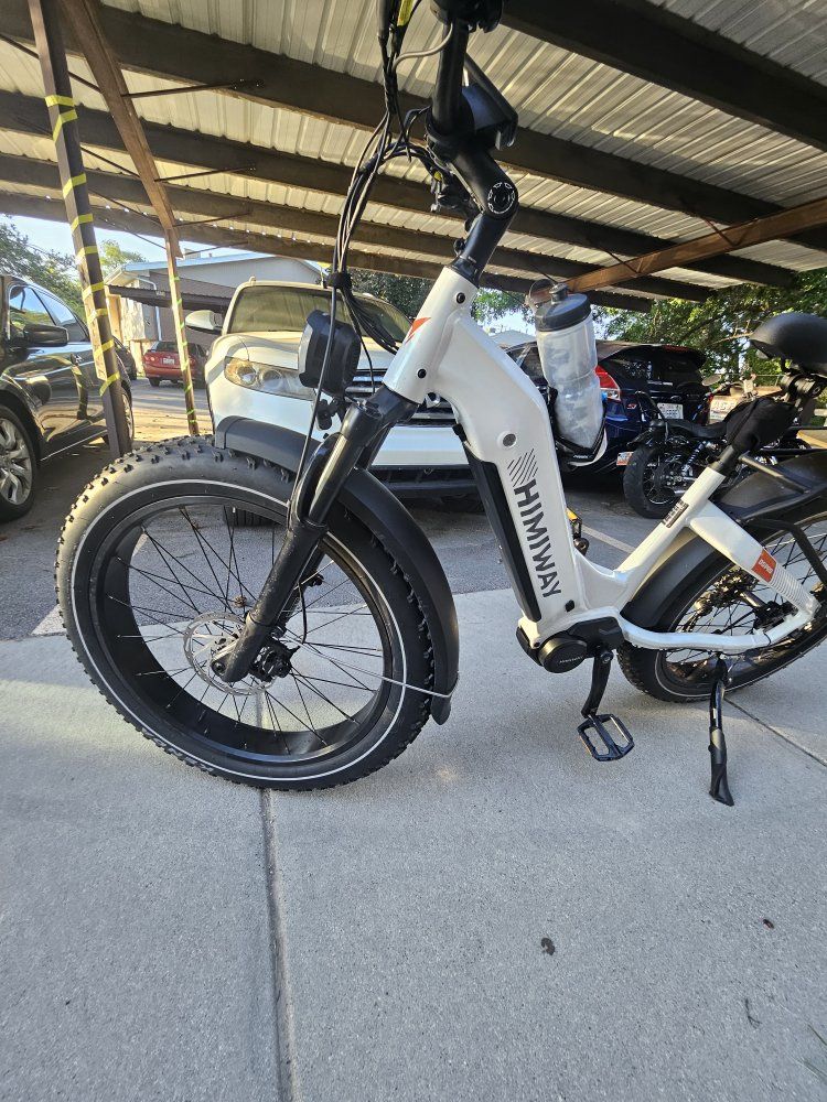 Himiway D5Pro Electric Fat Tire Bike - White, Low Miles, Integrated Rack,  1,400 O.B.O have both keys and charger.