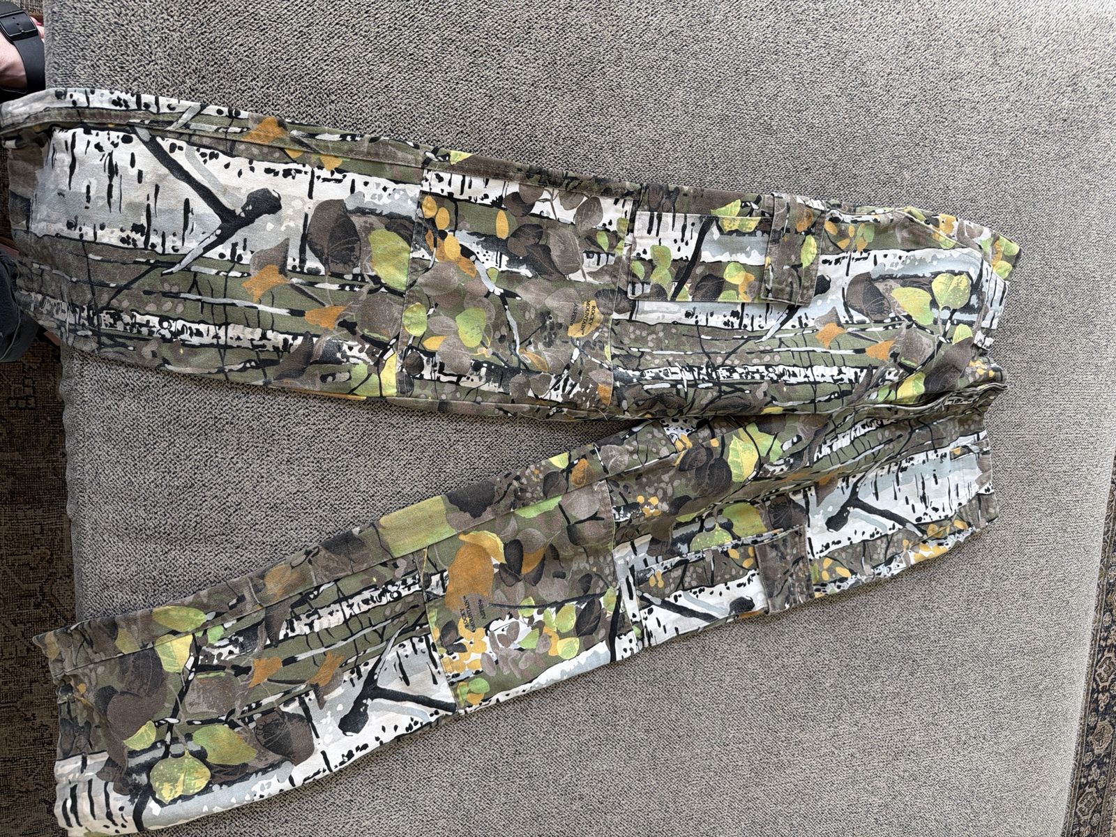 Men’s camo pants from sportsman’s warehouse size small.