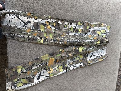 Men’s camo pants from sportsman’s warehouse size small.