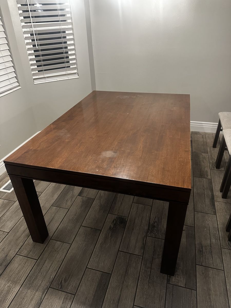 Kitchen table and 5 chairs