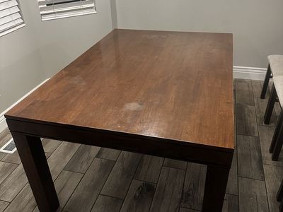 Kitchen table and 5 chairs